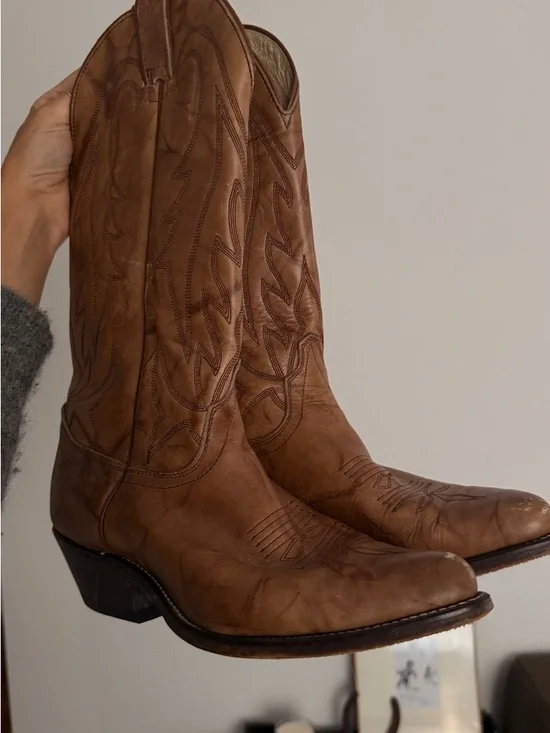 true vintage tan leather cowboy boots - Picture 2 of 4